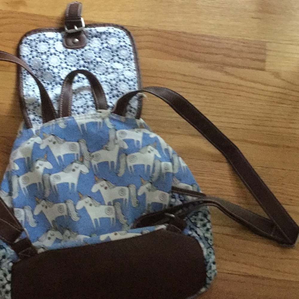 Backpack - Picture 3 of 4